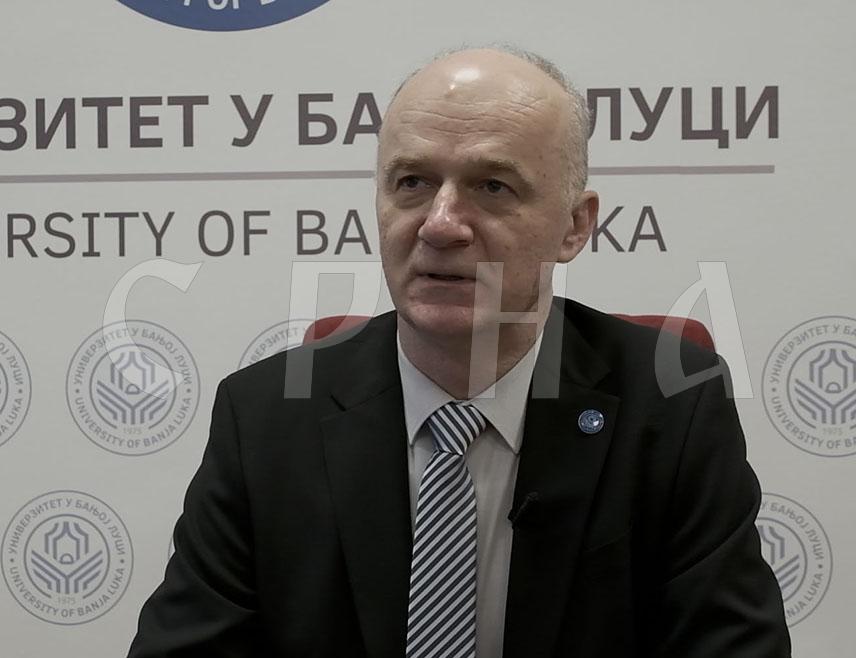 БАЊАЛУКА, 3. ЈАНУАРА /СРНА/ - Ректор Универзитета у Бањалуци Радослав Гајанин изјавио је за Срну да је Република Српска светиња коју је потребно додатно унапређивати, те нагласио да је за академску заједницу која је дала огроман допринос њеном стварању, 9. јануар има огроман значај.