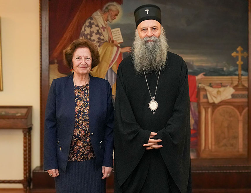 БЕОГРАД, 30. ДЕЦЕМБРА /СРНА/ - Његова светост патријарх српски Порфирије у разговору са директором Меморијалног центра Старо сајмиште Кринком Видаковић Петров указао је на значај културе сјећања на жртве холокауста и поручио да ће увијек радо подржати пројекте Меморијалног центра Старо сајмиште.