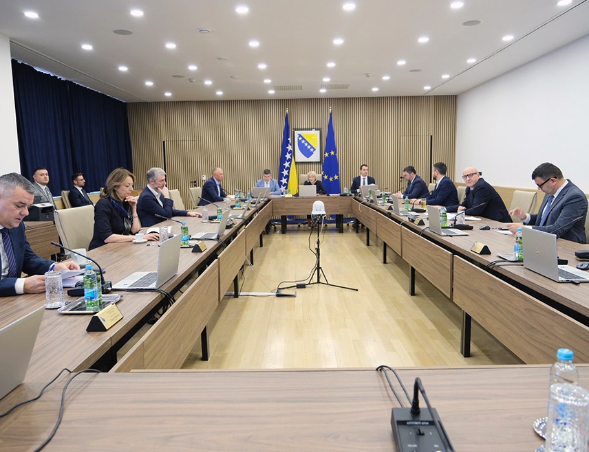 САРАЈЕВО, 31. ДЕЦЕМБРА /СРНА/ - Савјет министара донио је одлуку о расподјели средстава из гранта за реализацију пројеката билатералне сарадње у области науке на основу међународних споразума за ову годину, којом је 100.000 КМ распоређено за подршку научним пројектима на универзитетима у БиХ.