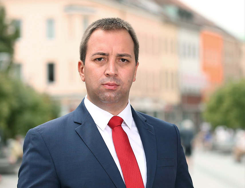 БАЊАЛУКА, 31. ДЕЦЕМБРА /СРНА/ - Предсједник Социјалистичке партије Српске Горан Селак изјавио је Срни да је очекивано правно насиље Суда БиХ у вези са жалбом СНСД-а о поништавању одлуке Централне изборне комисије /ЦИК/ БиХ, имајући у виду однос овог суда према Републици Српској кроз различите судске поступке.