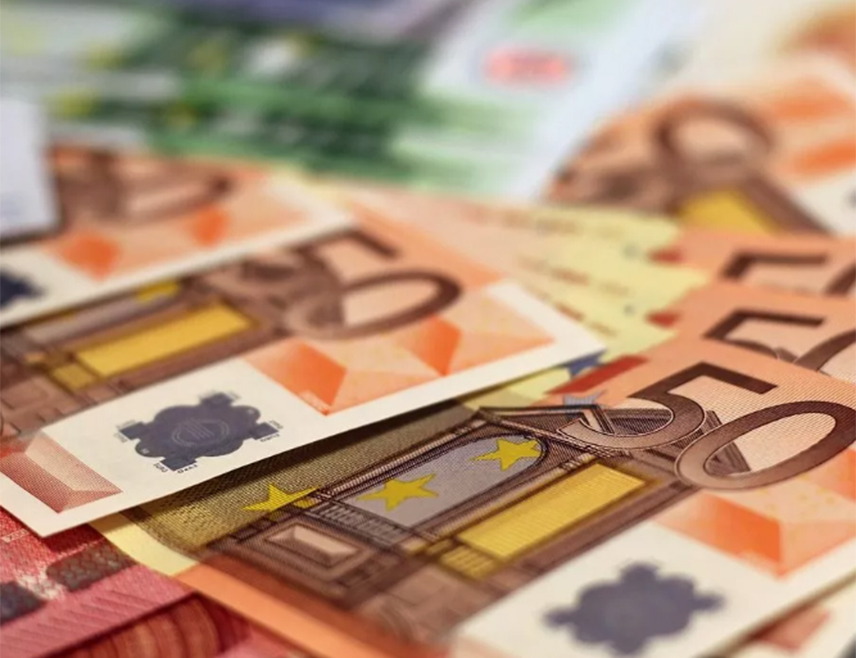 СОФИЈА, 1. ЈАНУАРА /СРНА/ - Бугарска је званично постала 21. чланица еврозоне, упркос противљењу половине бугарског гласачког тијела, јавља Ројтерс.