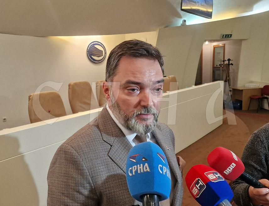 ИСТОЧНО САРАЈЕВО, 2. ДЕЦЕМБРА /СРНА/ – Замјеник предсједавајуће Савјета министара Сташа Кошарац изјавио је да је Српска православна црква /СПЦ/ најснажнији дио идентитета српског народа и да само уједињени и окупљени око Цркве Срби могу сачувати свој национални идентитет и Републику Српску.