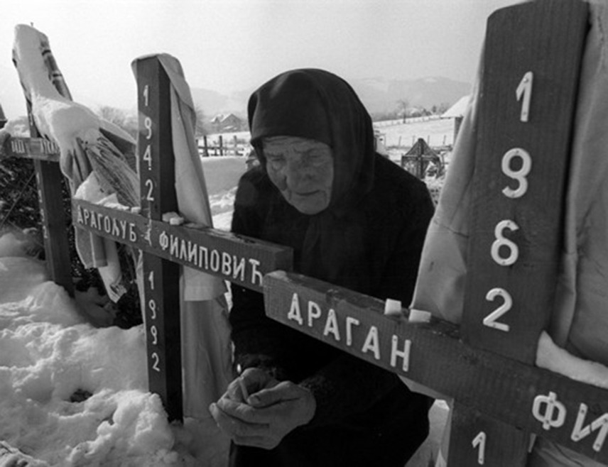 БАЊАЛУКА, 3. ЈАНУАРА /СРНА/ - Република Српска, њене институције и породице жртава никада неће заборавити ратне злочине над Србима у Кравици на Божић 1993. године, као ни злочине почињене у другим подрињским селима током протеклог рата и наставиће да траже да одговорни буду кажњени, поручио је директор Републичког центра за истраживање рата, ратних злочина и тражење несталих лица Виктор Нуждић.