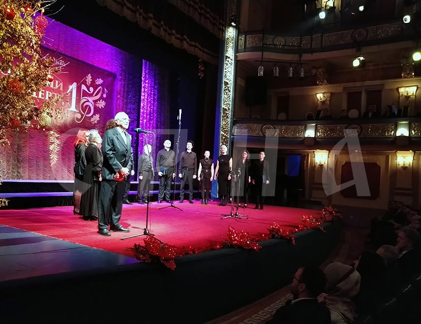 САРАЈЕВО, 3. ЈАНУАРА /СРНА/ - Српско просвјетно и културно друштво "Просвјета" и ове године ће подијелити радост православног Божића традиционалним концертом у Народном позоришту у Сарајеву.