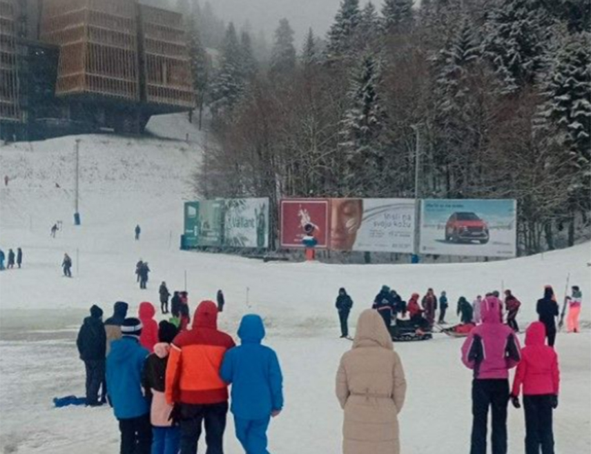 САРАЈЕВО, 3. ЈАНУАРА /СРНА/ - Једно лице повријеђено је данас на Бјелашници када је пукла сајла на ски-лифту.