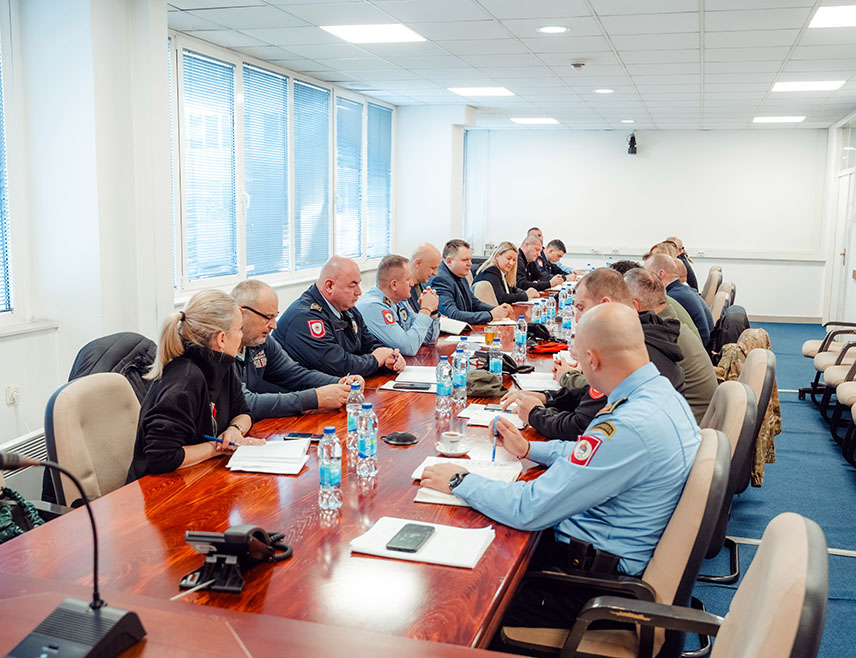 БАЊАЛУКА, 5. ЈАНУАРА /СРНА/ - Министарство унутрашњих послова /МУП/ Републике Српске предузима планске и појачане мјере безбједности ради одржавања повољног стања безбједности на подручју Српске како би прослава Дана Републике Српске и Дана бораца Одбрамбено-отаџбинског рата Српске 8. и 9. јануара протекла мирно, констатовано је на данашњем састанку Штаба безбједносне акције "Дан Републике Српске 2026" у Бањалуци.