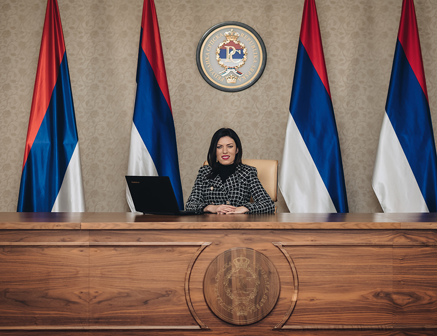 САРАЈЕВО, 8. ЈАНУАРА /СРНА/ - Дан Републике Српске - 9. јануар, није дан подјеле, већ дан љубави према слободи, миру и Републици, која је настајала у тешким временима и опстала захваљујући вјери у човјека, изјавила је Срни шеф Клуба посланика СНСД-а у Представничком дому Парламентарне скупштине БиХ Сања Вулић.