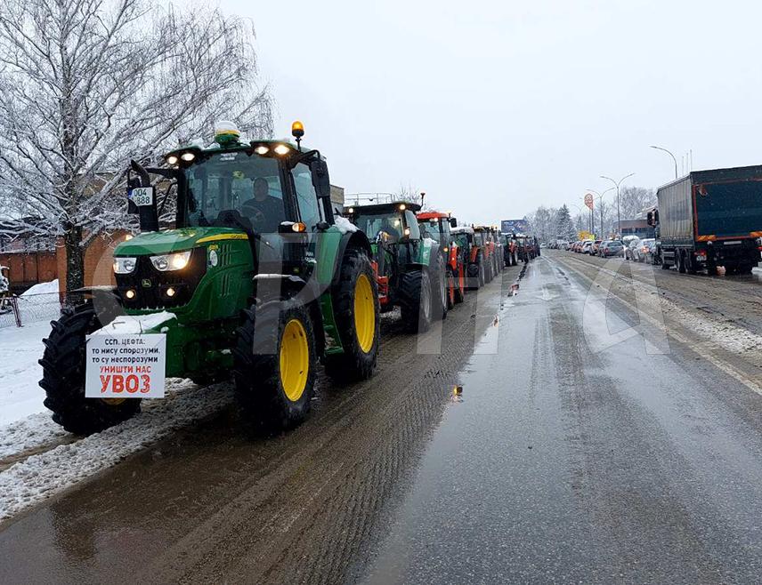 ПРИЈЕДОР, 5. ЈАНУАРА /СРНА/ - Произвођачи млијека са подручја града Приједора данас су мирном протестном вожњом указали на проблем откупа домаћег млијека и прекомјерног увоза, те апеловали да потрошачи купују домаће.