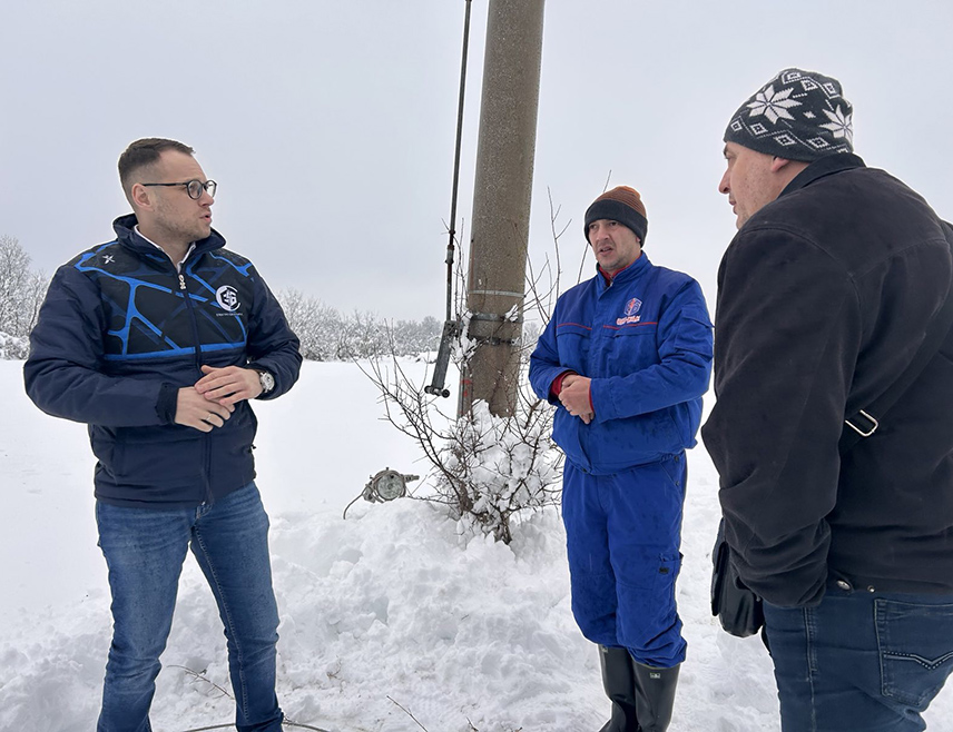 БИЈЕЉИНА, 5. ЈАНУАРА /СРНА/ - Радници "Електро-Бијељине" отклонили су данас највећи број кварова на дистрибутивној мрежи и електроенергетским објектима и омогућили редовно снабдијевање електричном енергијом корисника, саопштено је из овог предузећа.