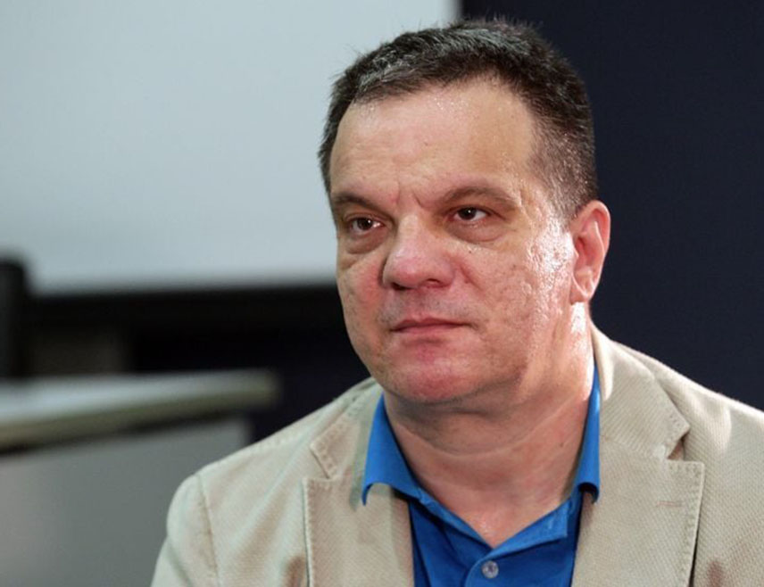 БЕОГРАД, 9. ЈАНУАРА /СРНА/ - Mинистaр просвjете Србије Дејан Вук Станковић у честитки руководству Републике Српске и њеним грађанима поводом 9. јануара - Дана Републике нагласио је да је јака Република Српска претпоставка достојанственог опстанка српског народа на простору БиХ.