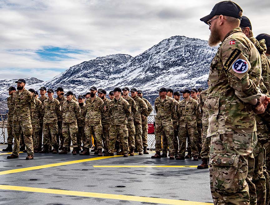 МОСКВА, 6. ЈАНУАРА /СРНА - РИА Новости/ - Данска планира да ојача војно присуство на Гренланду, а истовремено ће ставити још већи нагласак на вјежбе НАТО савеза, изјавио је дански министар одбране Трелс Лунд Поулсен.