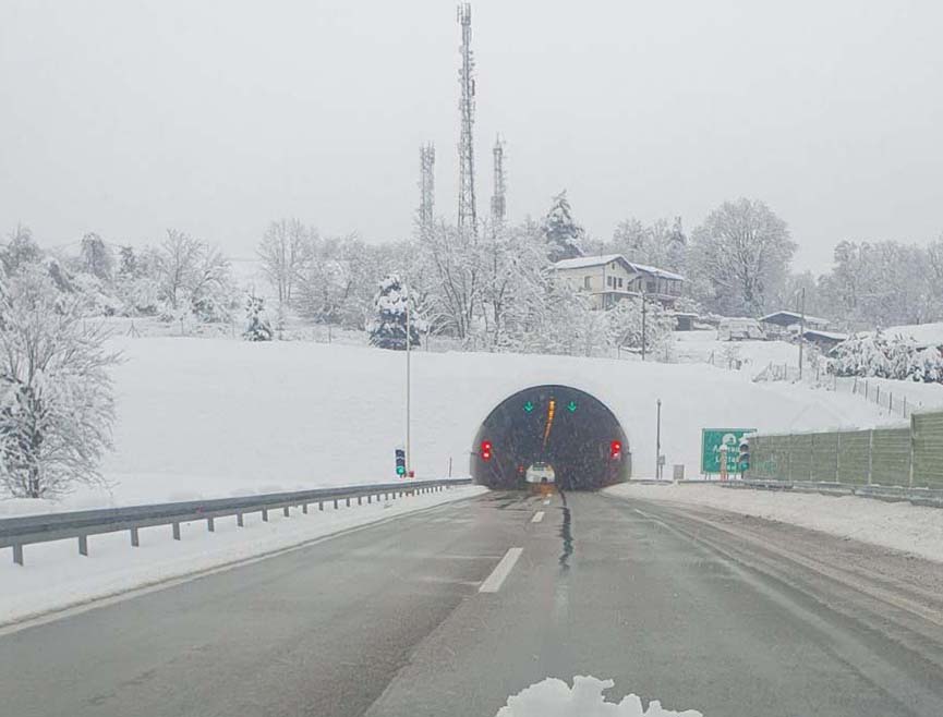 БАЊАЛУКА, 7. ЈАНУАРА /СРНА/ - Све дионице ауто-путева у Републици Српској су проходне, а возила саобраћају без застоја.