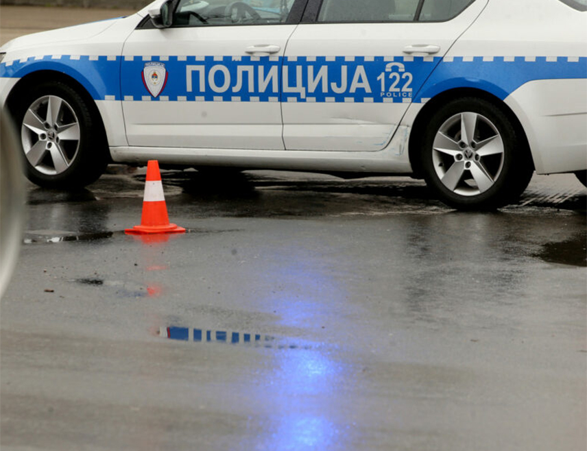 БИЈЕЉИНА, 8. ЈАНУАРА /СРНА/ - У судару два аутомобила у Бијељини једно лице је теже повријеђено, а три лакше, саопштено је из Полицијске управе.