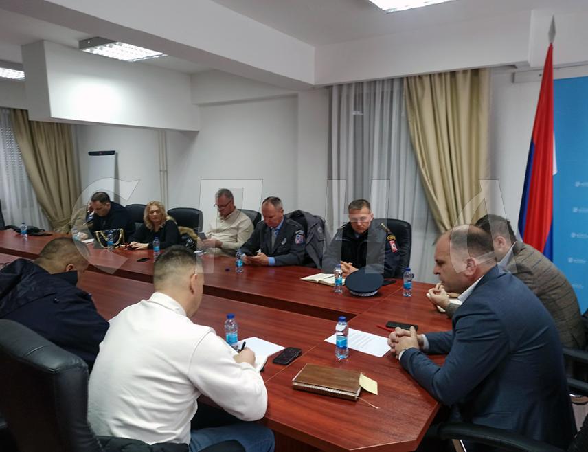 ЗВОРНИК, 8. ЈАНУАРА /СРНА/ - У Зворнику ће бити формирана комсија за процјену штете од поплава на објектима и аутомобилима која ће на терен изаћи чим се стекну услови, закључио је данас Градски штаб за ванредне ситуације.