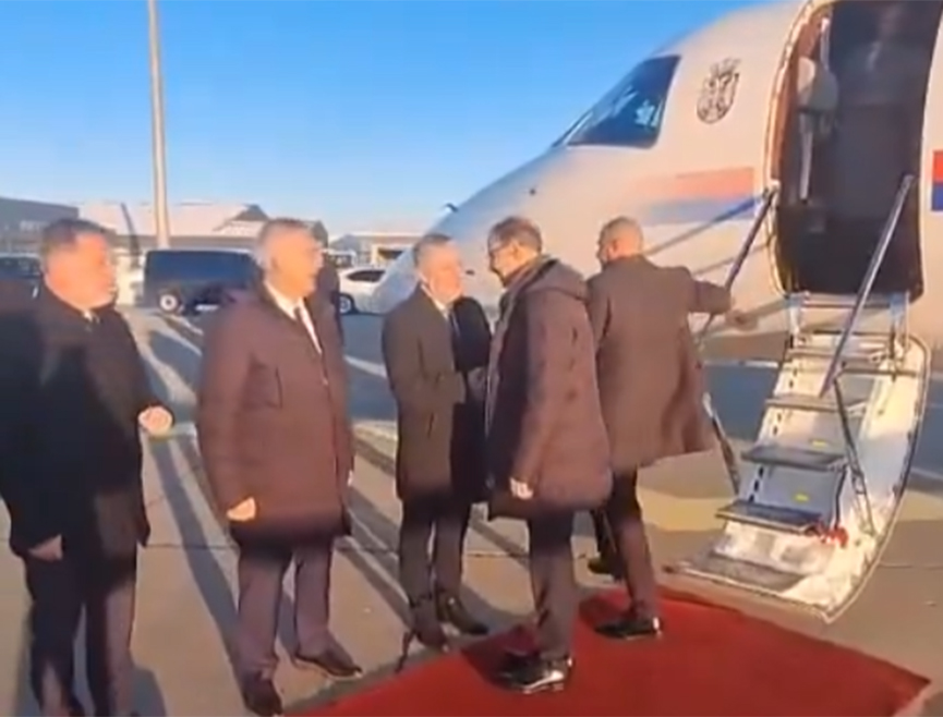 БАЊАЛУКА, 8. ЈАНУАРА /СРНА/ - Делегација Србије, предвођена премијером Ђуром Мацутом, допутовала је у Бањалуку гдје ће присуствовати обиљежавању Дана Републике Српске.