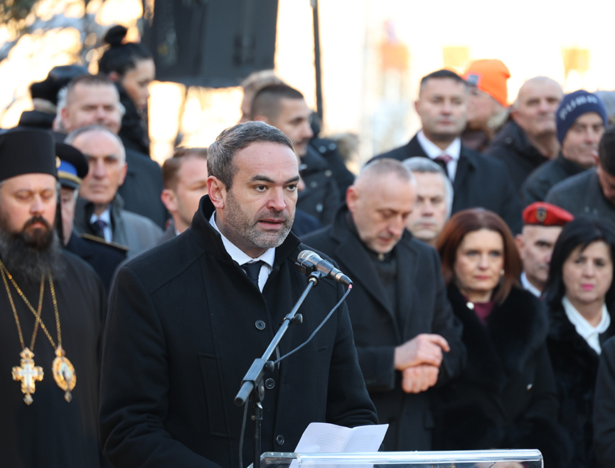 БАЊАЛУКА, 8. ЈАНУАРА /СРНА/ - Директор Меморијалног центра Републике Српске Денис Бојић истакао је данас у Бањалуци да Централно спомен-обиљежје погинулим борцима у Одбрамбено-отаџбинском рату постоји како би имена хероја била трајно присутна у јавном простору, односно никада заборављена.