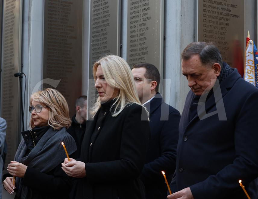 BANJA LUKA, JANUARY 8 /SRNA/ – The Serb member of the Presidency of BiH Željka Cvijanović  emphasized that the Central Memorial in Banja Luka dedicated to fallen soldiers of the Army of Republika Srpska during the Defensive-Patriotic War should forever serve as a reminder of the heroism of the finest sons of Republika Srpska.