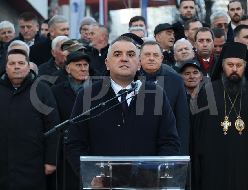 BANJA LUKA, JANUARY 8 /SRNA/ – Republika Srpska Prime Minister Savo Minić states that the Central Memorial in Banja Luka represents a monument to heroes from all brigades and units, to all those who defended the Serb people in Republika Srpska Krajina and in any place where Serbs were endangered.