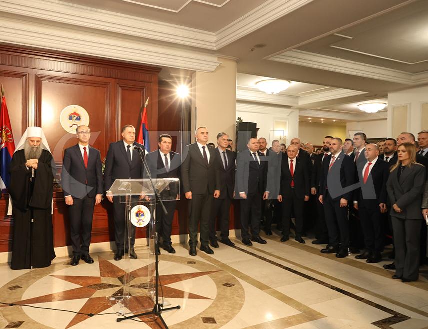 БАЊАЛУКА, 8. ЈАНУАРА /СРНА/ - Свечани пријем поводом обиљежавања Дана Републике почео је у Бањалуци.