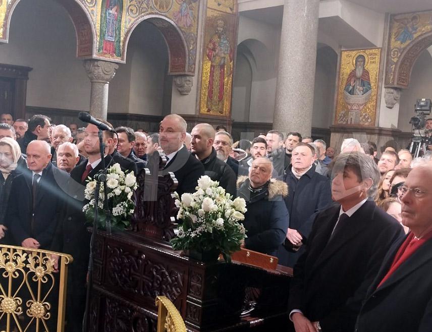 БАЊАЛУКА, 9. ЈАНУАРА /СРНА/ - Род Благојевић, један од најближих сарадника америчког предсједника и бивши гувернер Илиноиса, присуствује у Бањалуци Светој архијерејској литургији поводом Стефандана, Светог првомученика и архиђакона Стефана који је први пострадао за Христову вјеру половином Првог вијека нове ере.