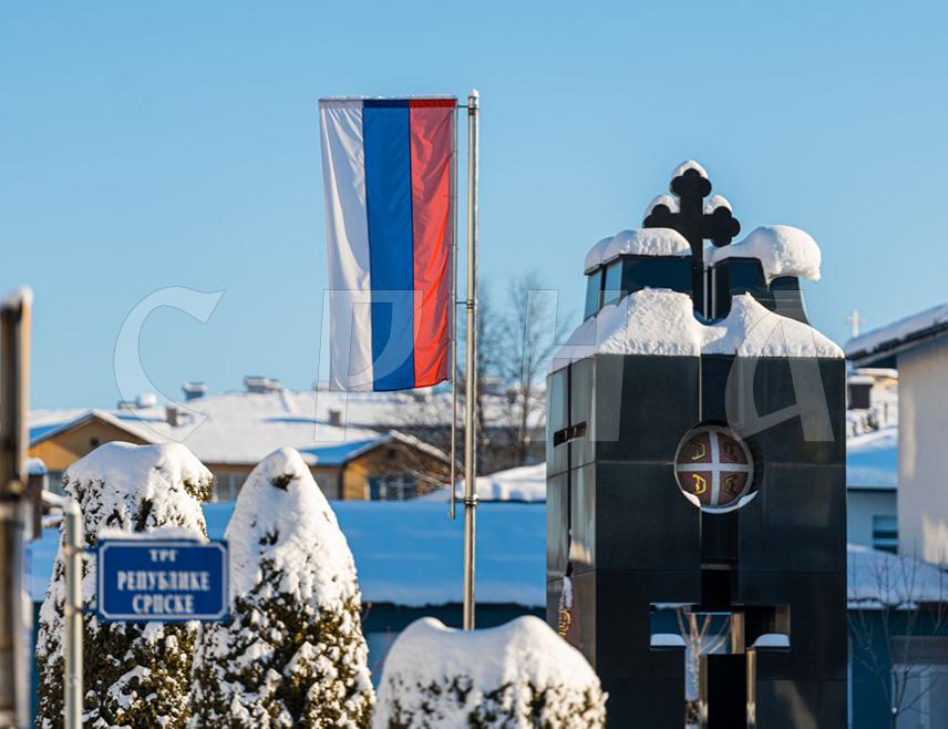 PALE, JANUARY 9 /SRNA/ – Residents of the Pale municipality today proudly raised flags in honor of Republika Srpska Day – January 9, demonstrating their pride, belonging, and respect for Republika Srpska.