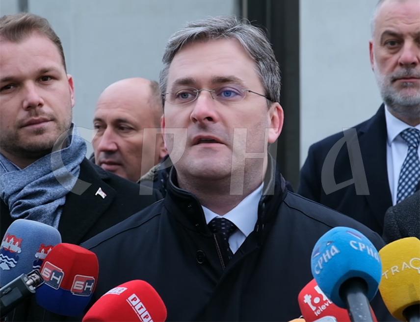 БАЊАЛУКА, 9. ЈАНУАРА /СРНА/ - Министар културе Србије Никола Селаковић изјавио је данас у Бањалуци да никада неће бити заборављени српски хероји који су животе дали за Републику Српску.