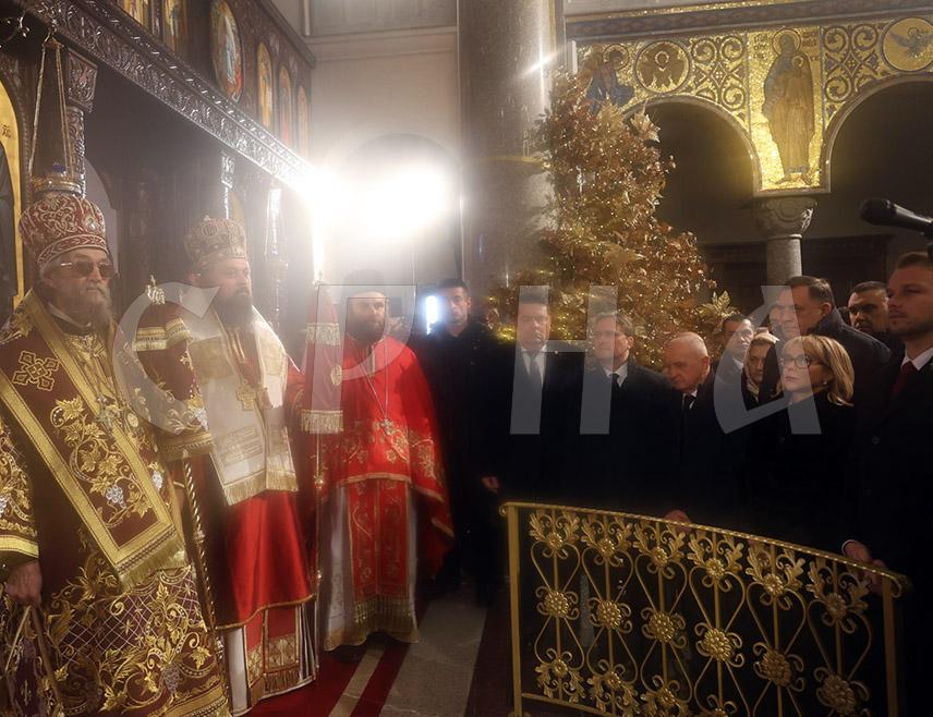 БАЊАЛУКА, 9. ЈАНУАРА /СРНА/ - Званичници Републике Српске присуствују Светој архијерејској литургији поводом празника Светог првомученика и архиђакона Стефана, коју у Храму Христа Спаситеља служи Његова светост патријарх српски Порфирије.