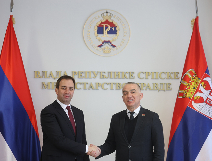 БАЊАЛУКА, 9. ЈАНУАРА /СРНА/ - Министри правде Републике Српске и Србије Горан Селак и Ненад Вујић оцијенили су данас у Бањалуци да је институционална сарадња два министарства одлична и одвија се на високом нивоу.