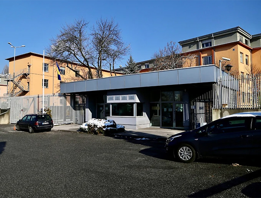 САРАЈЕВО, 9. ЈАНУАРА /СРНА/ - Суд БиХ осудио је Дениса Прачића на годину дана затвора и 40.000 КМ новчане казне због недопуштене трговине дипломама на високошколској установи у Мостару.