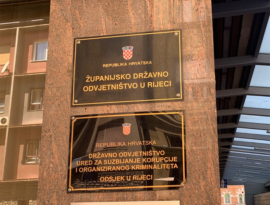 РИЈЕКА, 9. ЈАНУАРА /СРНА/ - Жупанијско државно тужилаштво у Ријеци подигло је оптужницу против некадашњег припадника Територијалне одбране Вргинмост због наводног ратног злочина.