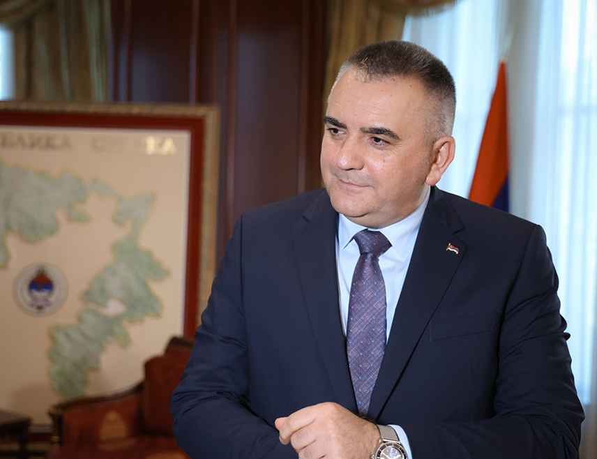 БАЊАЛУКА, 9. ЈАНУАРА /СРНА/ - Република Српска је бастион мира и слободе, огњиште и отаџбина, поручио је предсједник Владе Саво Минић.