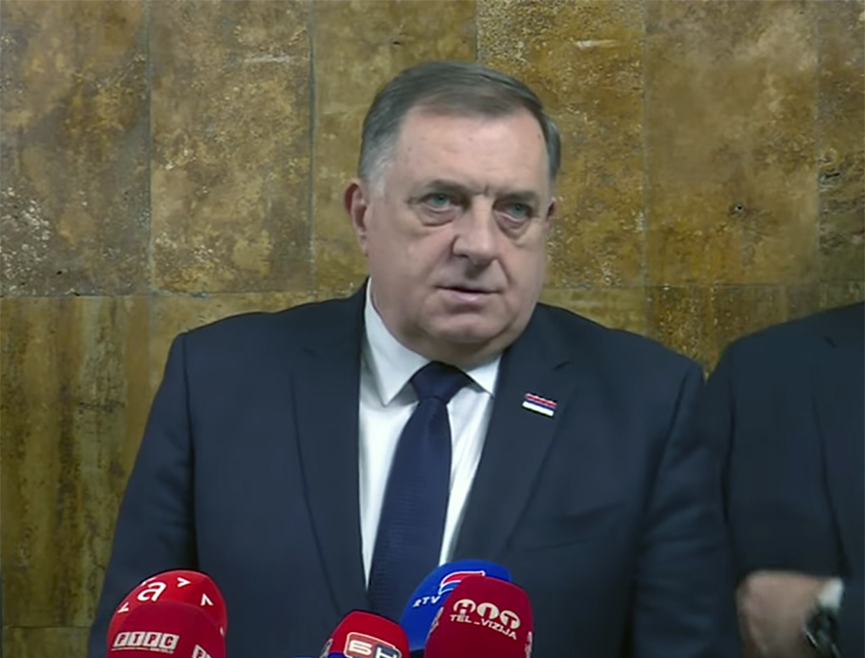 БРЧКО, 10. ЈАНУАРА /СРНА/ - Предсједник СНСД-а Милорад Додик очекује да ће институције Брчког ургентно ријешити питање трасе ауто-пута Бањалука-Београд кроз подручје дистрикта, јер Република Српска жели да гради и гасовод који треба да прати трасу ауто-пута.