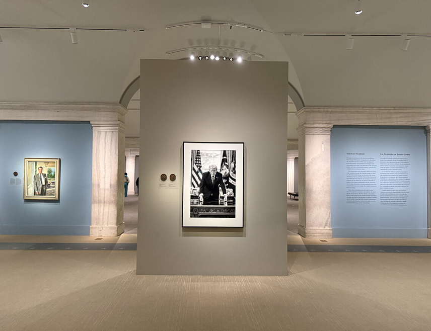 ВАШИНГТОН, 10. ЈАНУАРА /СРНА/ - Предсједник САД Доналд Трамп саопштио је да је његов портрет изложен у Националној галерији портрета у Вашингтону.