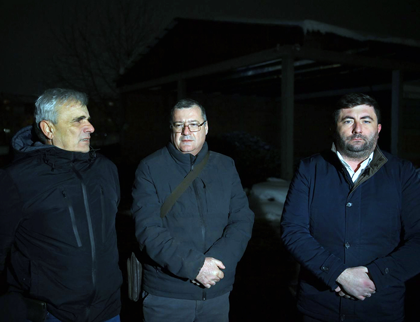 БИЈЕЉИНА, 10. ЈАНУАРА /СРНА/ - Грађани Бијељине добили су вечерас од надлежних само ново обећање да ће радијатори у становима бити топли сутра.