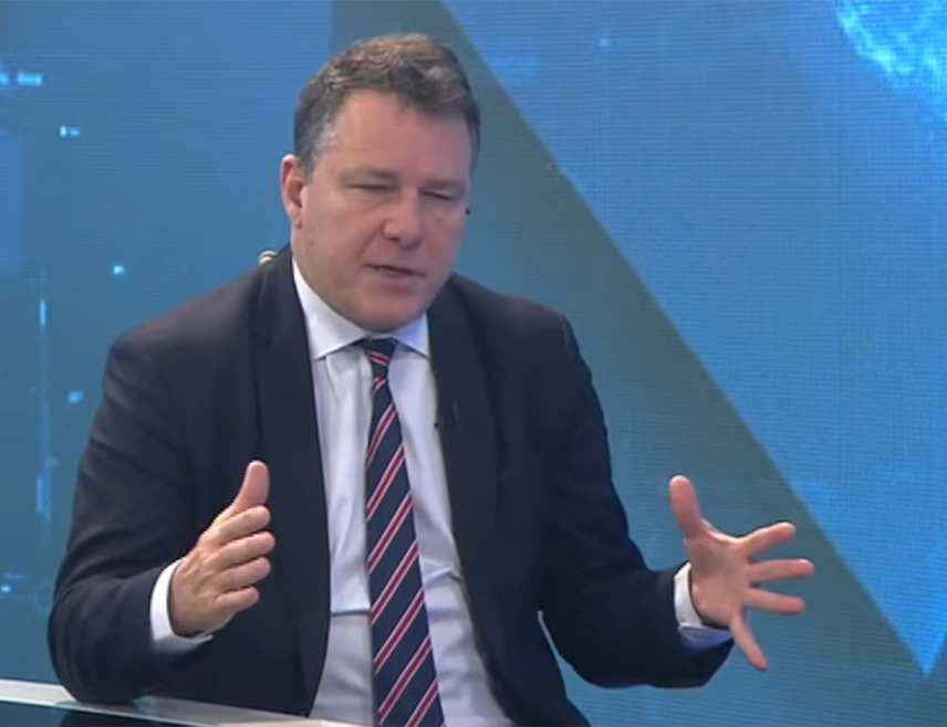 БАЊАЛУКА, 11. ЈАНУАРА /СРНА/ - Француски европосланик Жан-Лин Лакапел истакао је да би модел Републике Српске и борбе српског народа за своју републику био добар за цијелу Европу као примјер како се патриоте боре за своју земљу.