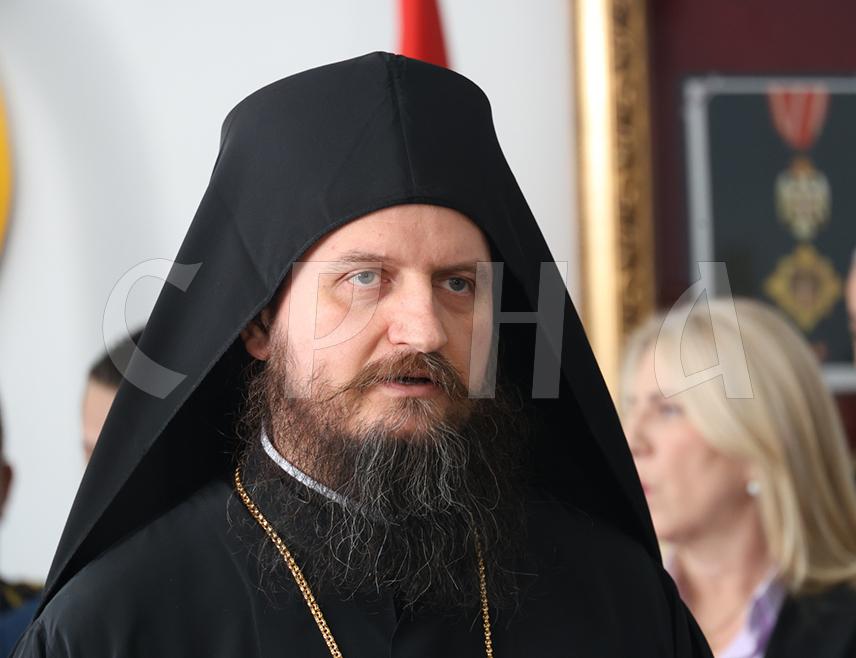 БАЊАЛУКА, 12. ЈАНУАРА /СРНА/ - Његово преосвештенство епископ бихаћко-петровачки Сергије изјавио је данас да је порука Божића порука мира.