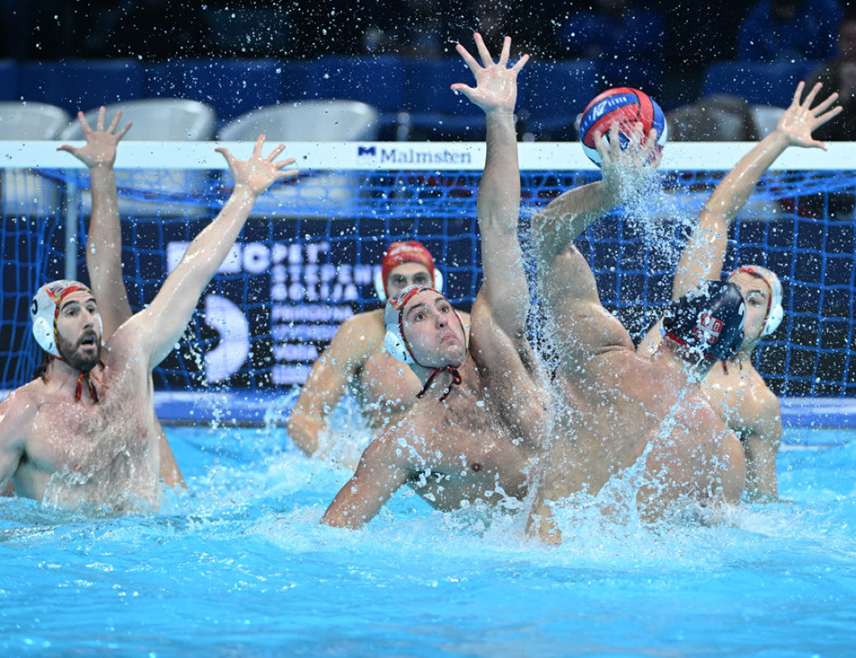 БЕОГРАД, 12. ЈАНУАРА /СРНА/ - Ватерполо репрезентација Србије побједила је вечерас селекцију Шпаније резултатом 12:11 у мечу другог кола групе "Ц" Европског првенства у Београду.