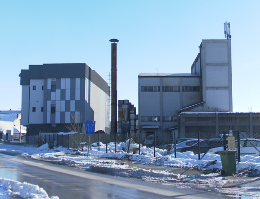 БИЈЕЉИНА, 13. ЈАНУАРА /СРНА/ - Један котао Градске топлане у Бијељини је поправљен, а за други се надају да ће до вечери такође бити стављен у функцију, али сада истичу да имају угаљ који није одговарајући.