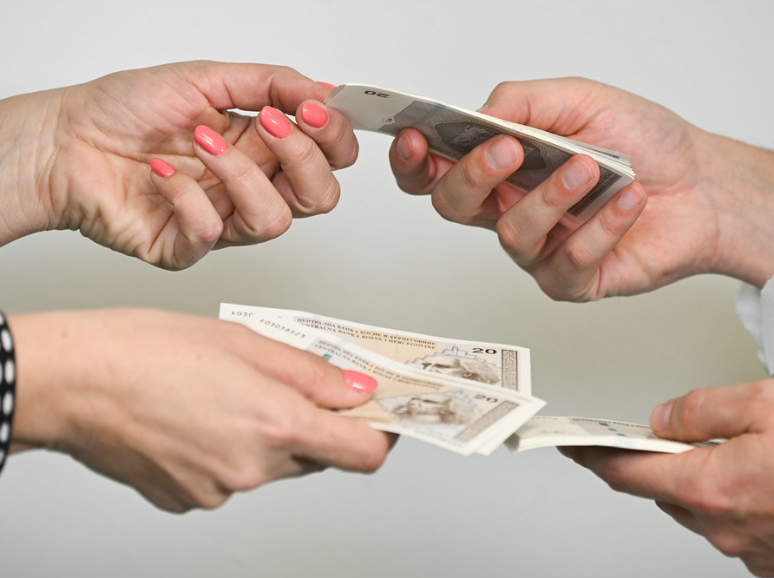 БАЊАЛУКА, 15. ЈАНУАРА /СРНА/ - Корисницима из области борачко-инвалидске заштите и социјалних давања у Републици Српској данас ће бити исплаћене мјесечне накнаде у укупном износу од 52.000.000 КМ.