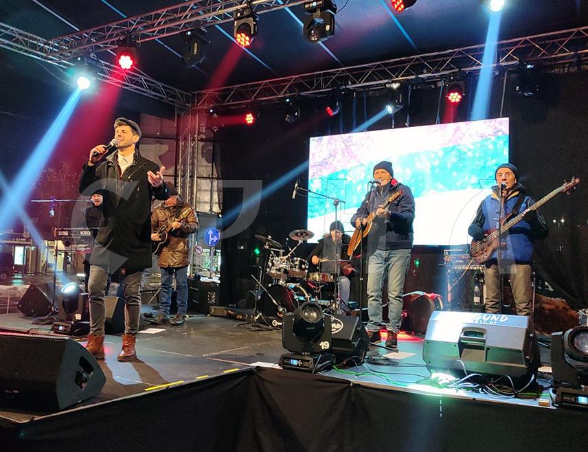 БРЧКО, 14. ЈАНУАРА /СРНА/ - Више хиљада грађана Брчког и околних мјеста дочекало је 
православну Нову 2026. годину на платоу испред хотела "Јелена".