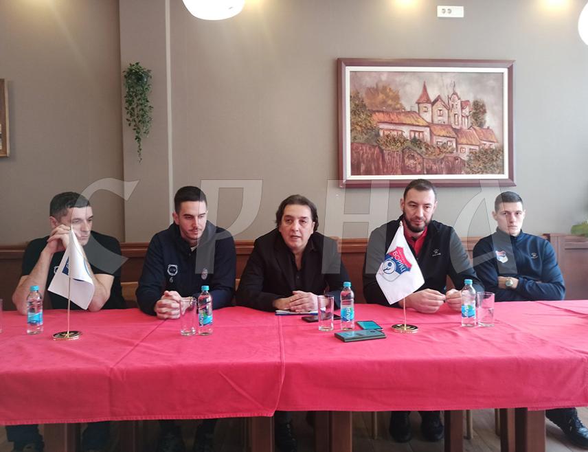 ЗВОРНИК, 14. ЈАНУАРА /СРНА/ - У зворничком Спортско-рекреативном центру вечерас се може очекивати изузетна кошаркашка представа, с обзиром на то да су екипе и Кошаркашког клуба /КК/ "Дрина Принцип Бетин" из Зворника и КК "Борац" из Бањалуке водеће у својим лигама, изјавио данас тренер зворничких кошаркаша Владан Ерић.