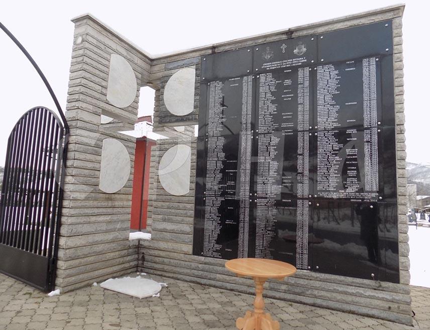 СРЕБРЕНИЦА, 16. ЈАНУАРА /СРНА/ - Код централног споменика у Скеланима код Сребренице данас ће бити служен парастос за 305 српских цивила и војника из овог и сусједних села, од којих је 69 убијено на данашњи дан прије 33 године.