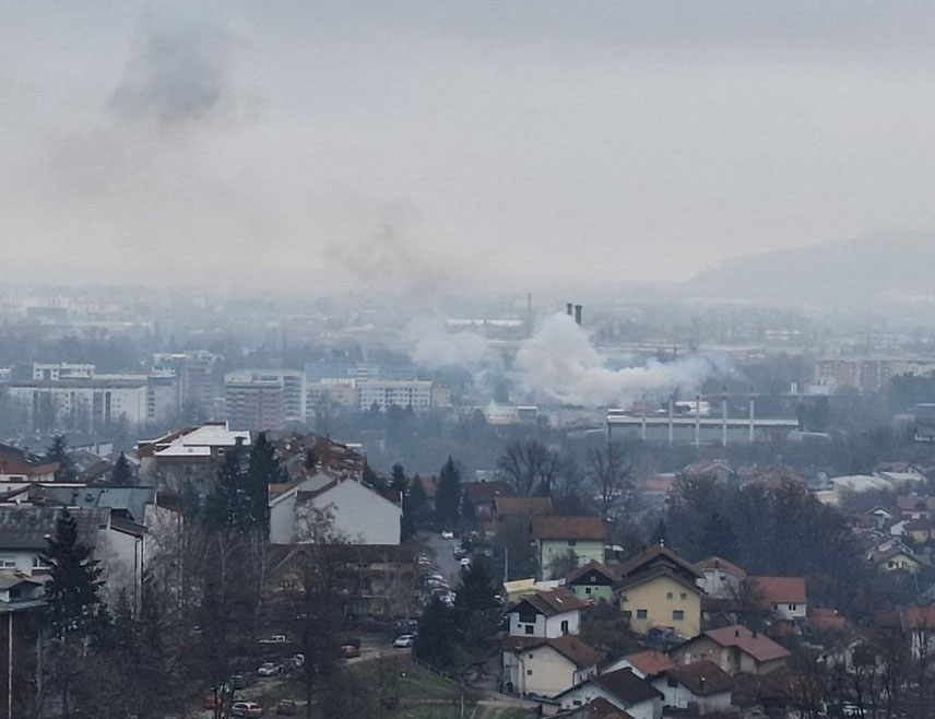 САРАЈЕВО, 15. ЈАНУАРА /СРНА/ - Нездрав ваздух јутрос је у Бањалуци, Приједору, Добоју, Гацку и Броду, а веома је опасан за становништво у Какњу, објављено је на интернет страници "Зрак.екоакција".