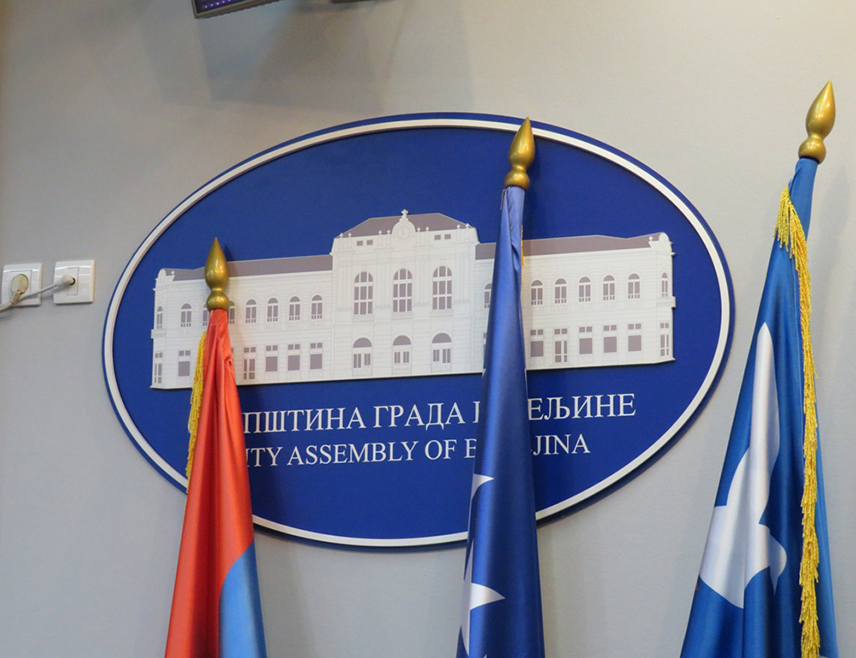 БИЈЕЉИНА, 15. ЈАНУАРА /СРНА/ - Директор Градске топлане у Бијељини Горан Вучковић данас се није појавио на ванредној сједници Скупштине града иако је уредно позван како би расправљали о актуелној ситуацији у овом предузећу које ове зиме не грије своје кориснике.