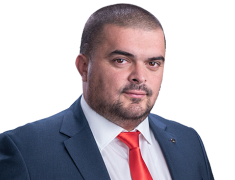 ГЛАМОЧ, 15. ЈАНУАРА /СРНА/ - Аутобуска линија на релацији Бањалука–Ливно, која саобраћа преко Гламоча, наставиће са радом захваљујући субвенцији коју је компанија "М:тел" уплатила превознику "Коле турс", изјавио је Срни начелник Гламоча Небојша Радивојша.