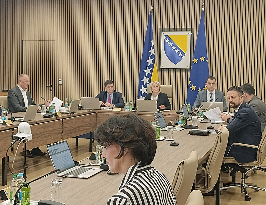 САРАЈЕВО, 15. ЈАНУАРА /СРНА/ - Савјет министара данас је утврдио Приједлог основа за покретање поступка и именовао делегацију за вођење преговора ради закључивања Споразума о измјенама и допуни билатералног споразума, који ће омогућити и олакшати запошљавање држављана БиХ у Словенији и спријечити нерегуларне миграције радне снаге.