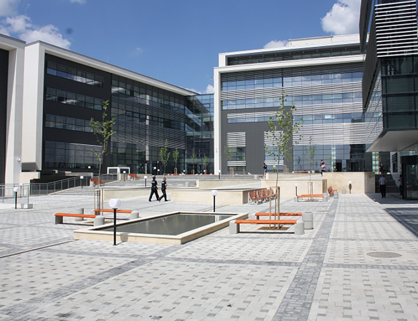 БЕОГРАД, 15. ЈАНУАРА /СРНА/ - Основни суд у Приштини одредио је 30 дана притвора за мушкарца чији су иницијали С.Р, осумњиченог да је напао припаднике Кфора и приштинске полиције у сукобима код зграде општине Звечан у мају прошле године.