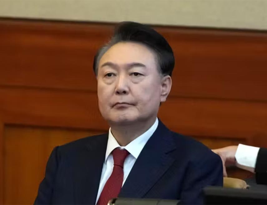 СЕУЛ, 16. ЈАНУАРА /СРНА/ - Бивши предсједник Јужне Кореје Јун Сук Јеол осуђен је на пет година затвора на основу оптужби међу којима је ометање извршења налога за његово хапшење, након неуспјелог покушаја да уведе ратно стање, јавио је Ројтерс.