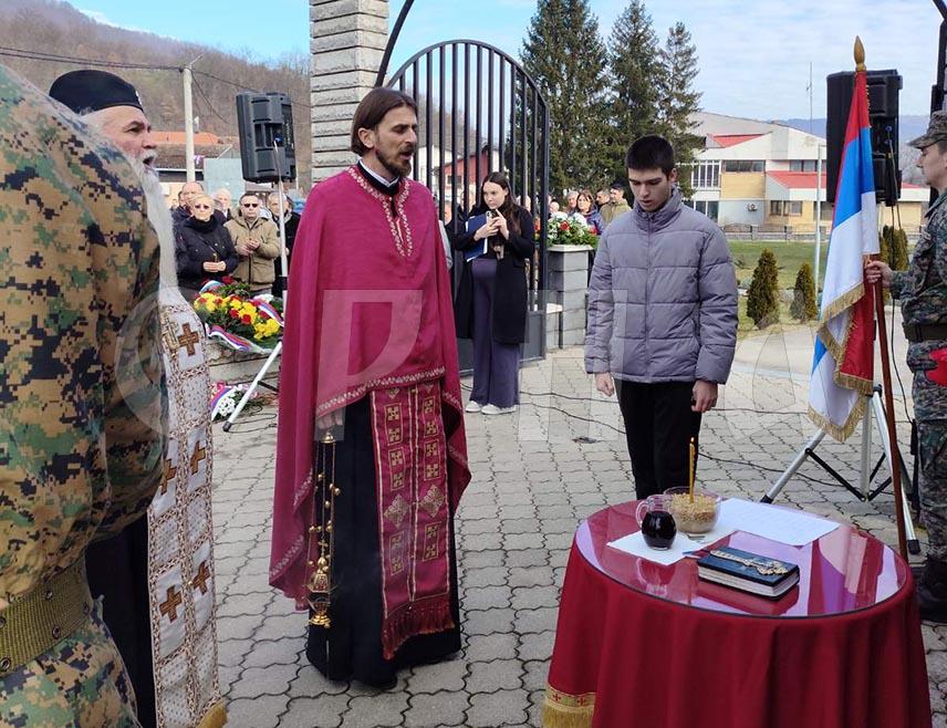 СРЕБРЕНИЦА, 16. ЈАНУАРА /СРНА/ - Једностран однос правосуђа БиХ према жртвама и непроцесуирање починалаца злочина над српским народом, а континуирана салушавања чланова породица убијених Срба у тужилаштву и њихово малтретирање неприхватљиви су за српски народ, рекли су учесници обиљежавања 33 године од страдања мјештана Скелана код Сребренице у посљедњем рату.