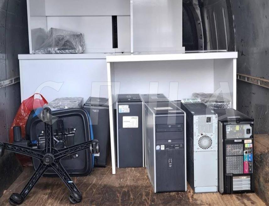 ШАМАЦ, 16. ЈАНУАР /СРНА/ - Центар за подршку породицама дјеце и особа са потешкоћама у развоју "Дјеца Сунца" Шамац данас је добио вриједну донацију од хуманиста из Брчког - девет рачунара, 13 монитора са пратећом опремом, осам столова и једну столицу.